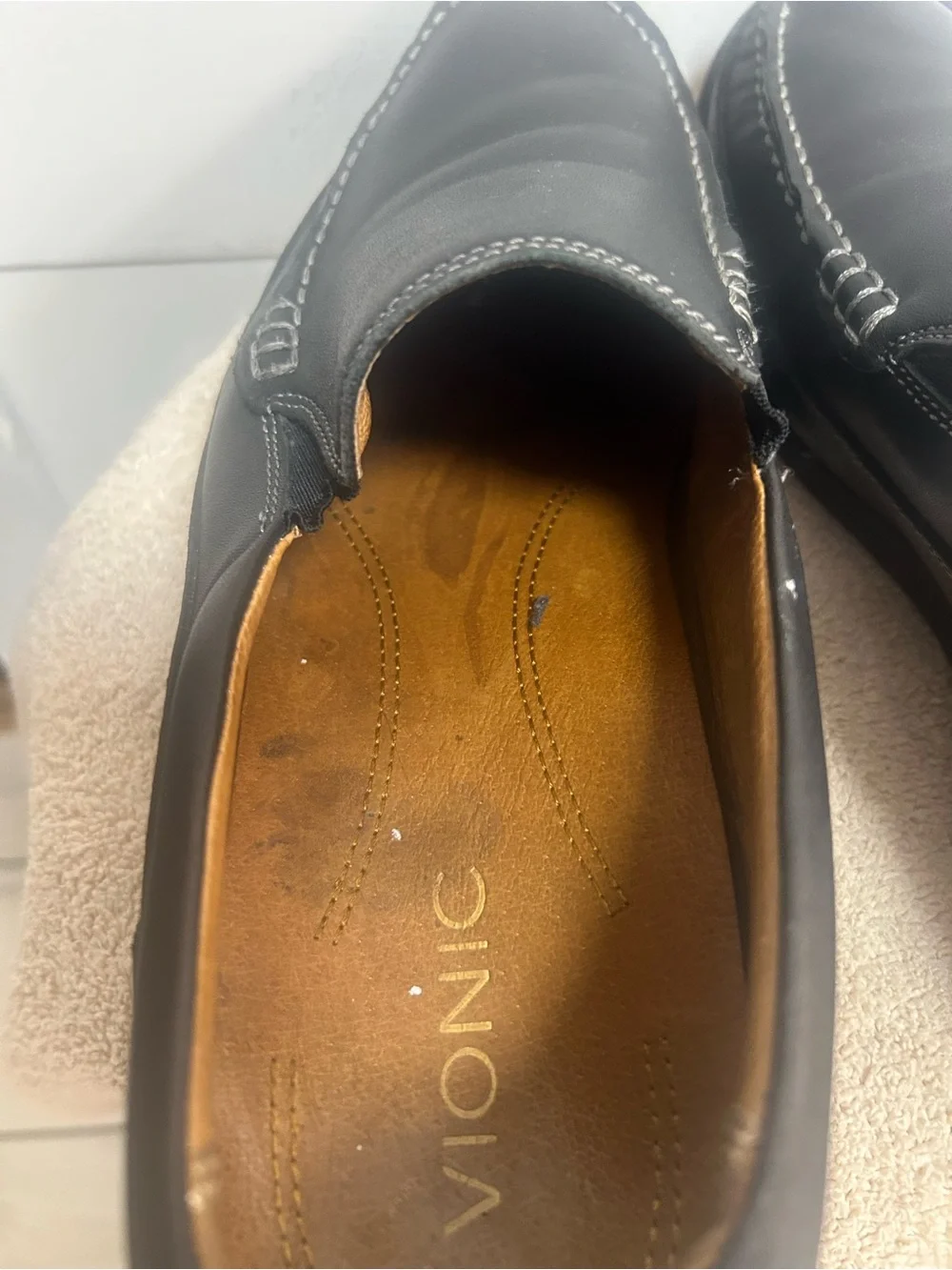 Vionic Preston  men’s leather loafers. Moccasin stitching. Size 13 nice shoes